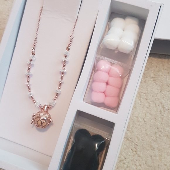 Aromatherapy Necklace - Picture 5 of 8